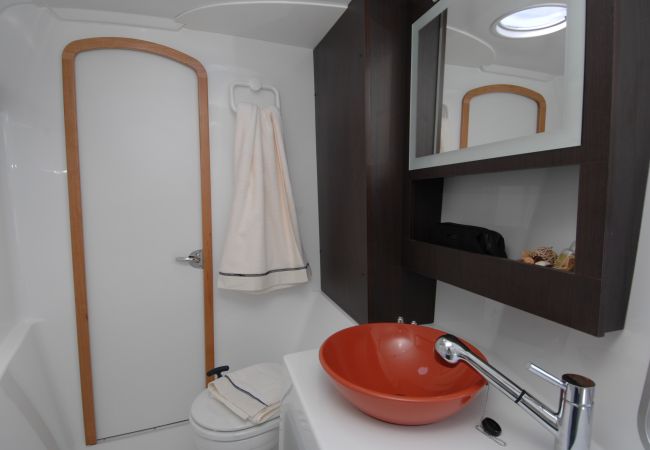 Bateau à Vaitape - Catamaran Croisière 3 nuits à BORA BORA Bateau à Vaitape - Catamaran Croisière 3 nuits à BORA BORA