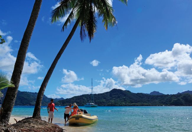 Bateau à Vaitape - Catamaran Croisière 3 nuits à BORA BORA Bateau à Vaitape - Catamaran Croisière 3 nuits à BORA BORA