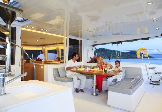 Bateau à Vaitape - Catamaran Croisière 3 nuits à BORA BORA Bateau à Vaitape - Catamaran Croisière 3 nuits à BORA BORA