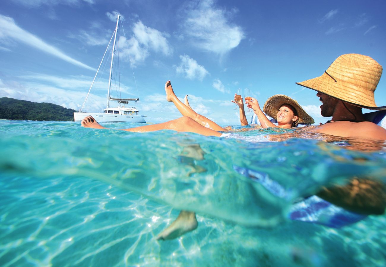 Bateau à Vaitape - Catamaran Croisière 3 nuits à BORA BORA Bateau à Vaitape - Catamaran Croisière 3 nuits à BORA BORA
