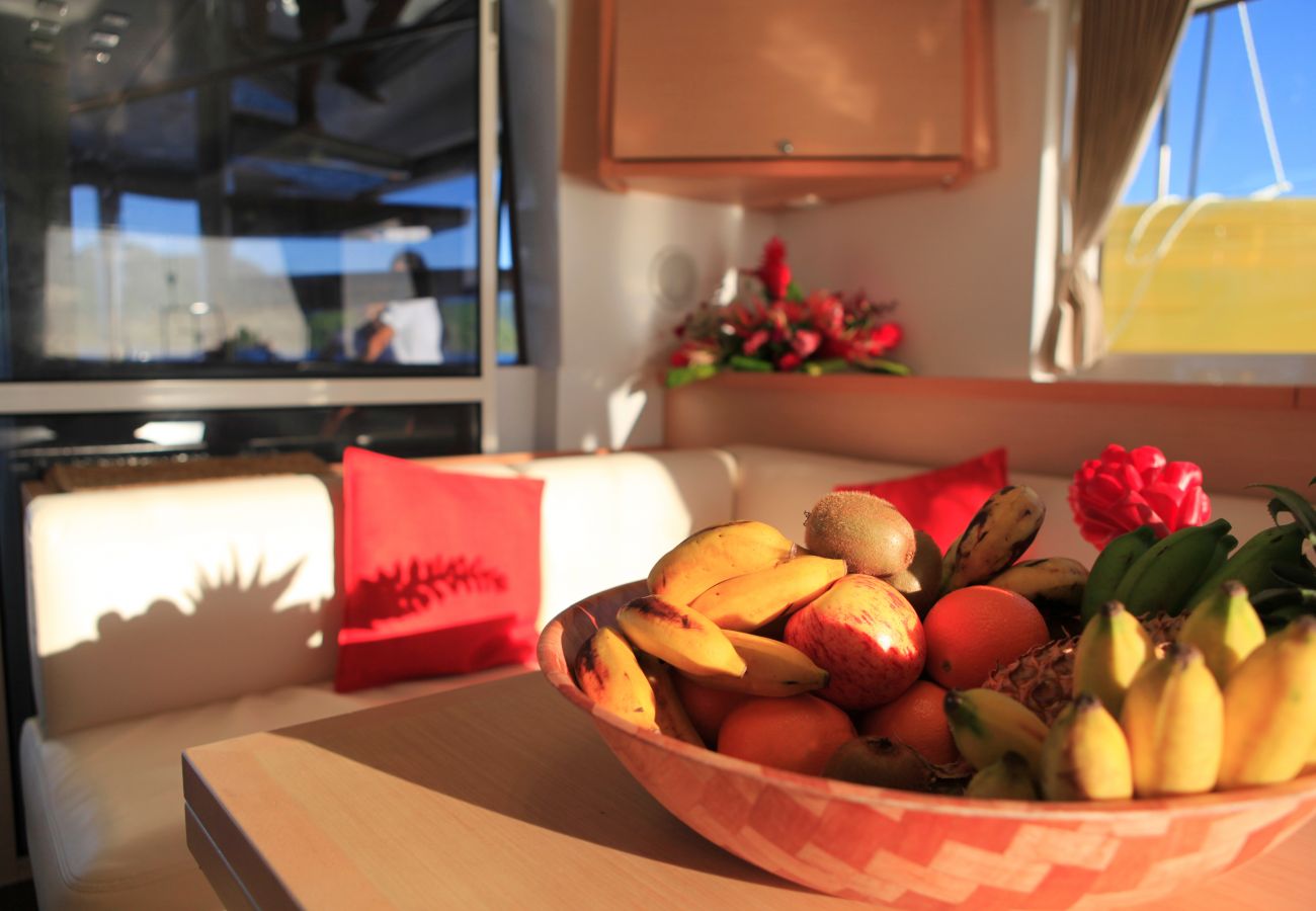 Bateau à Vaitape - Catamaran Croisière 3 nuits à BORA BORA Bateau à Vaitape - Catamaran Croisière 3 nuits à BORA BORA